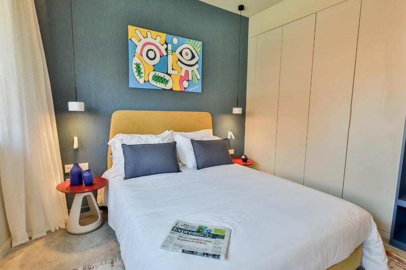 Aspasios Bonjardim Apartments - image 3