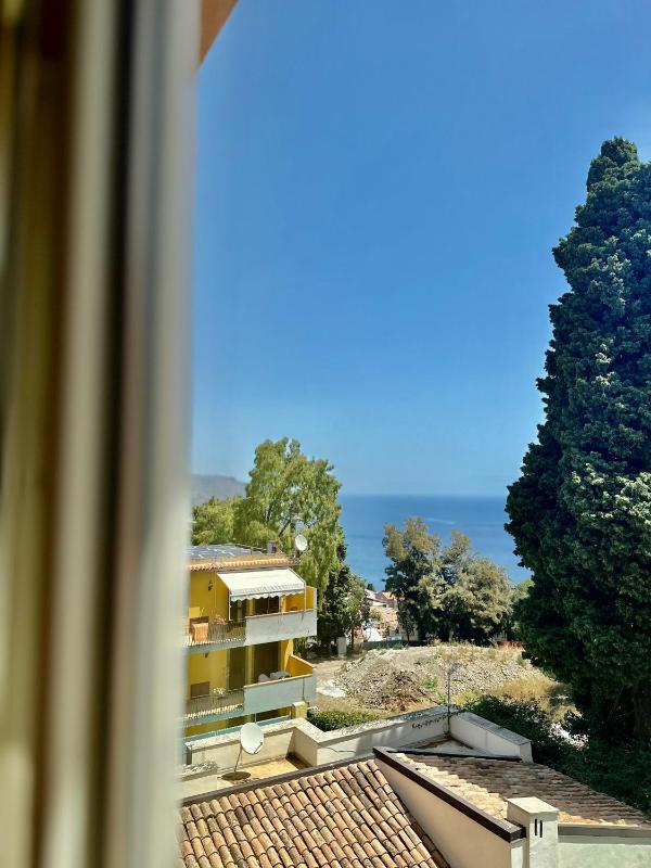 Deluxe Single Room with Sea View image 4