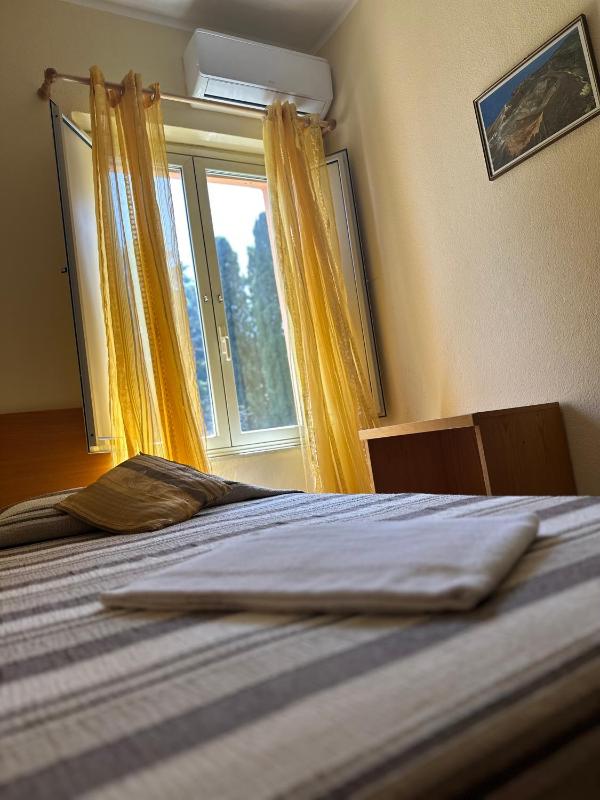 Deluxe Single Room with Sea View image 3