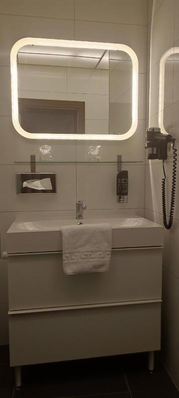Quadruple Room with Private Bathroom image 2