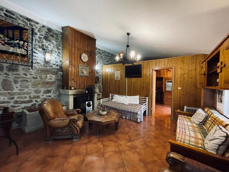 One-Bedroom Apartment with Terrace image 2