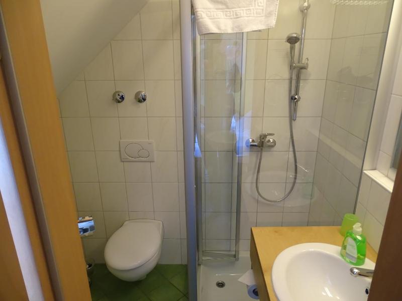 Basic Single Room image 4
