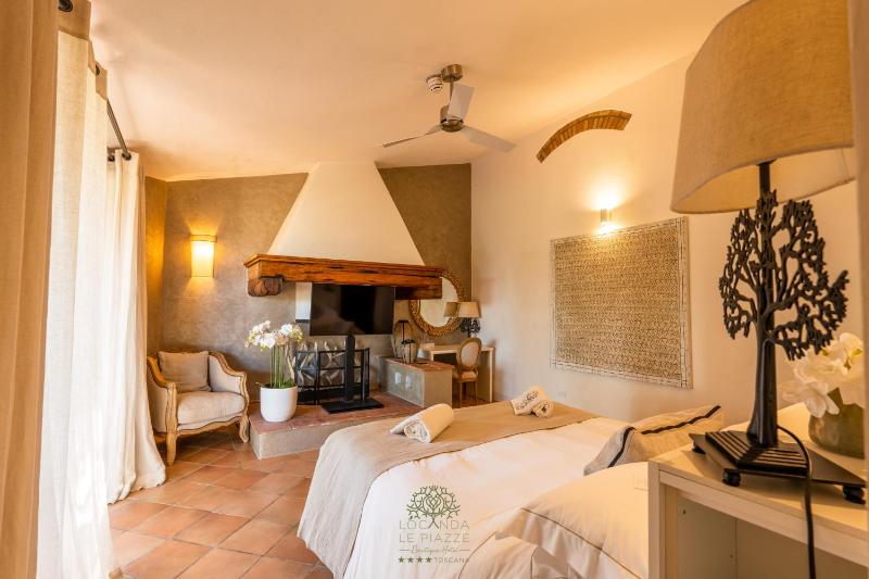 Executive Double Room with Patio image 3