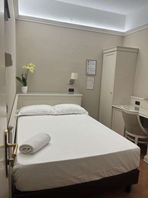 Classic Single Room image 2