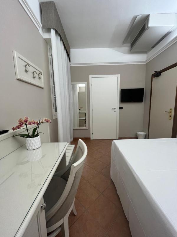 Classic Single Room image 3