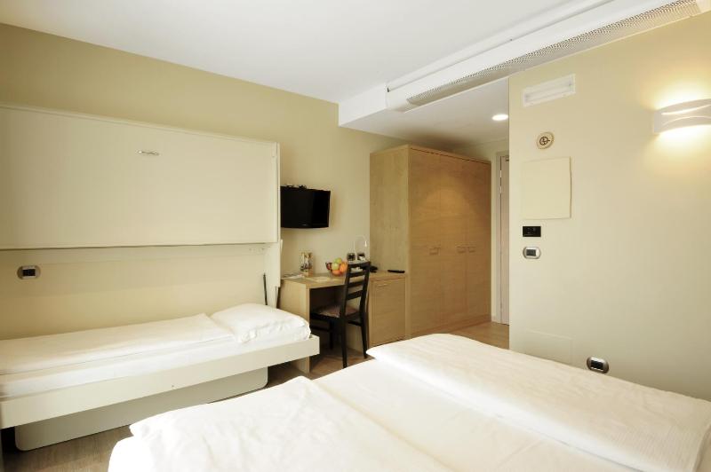 Triple Room with Balcony or Patio image 4