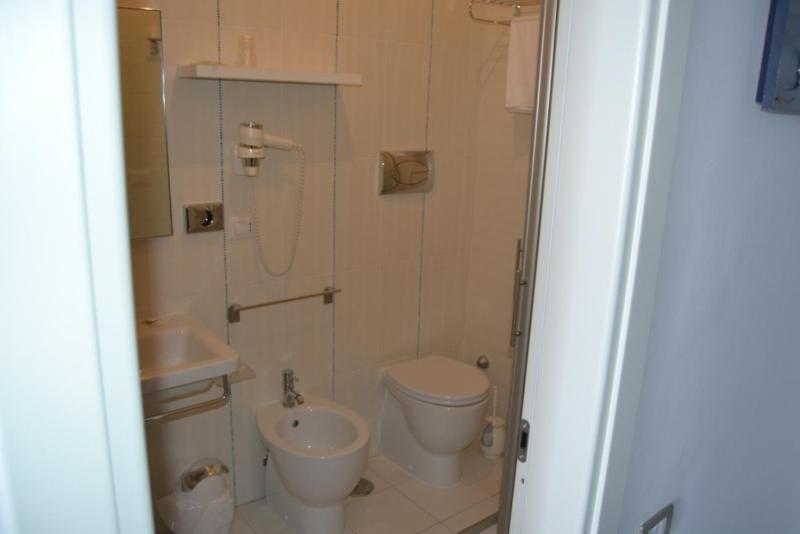 Junior Suite with Jacuzzi and Sea Views image 4
