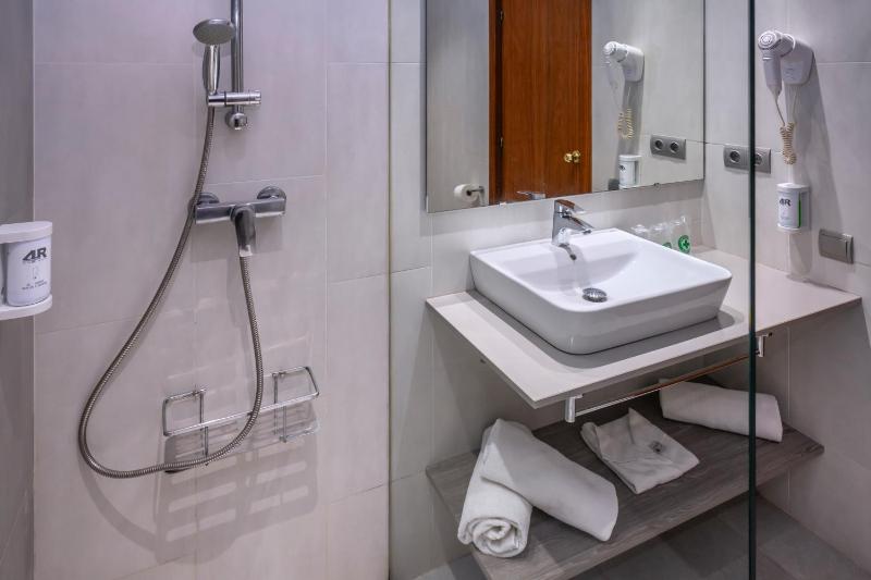 Standard Double Room with Spa Access (2 Adults) image 3