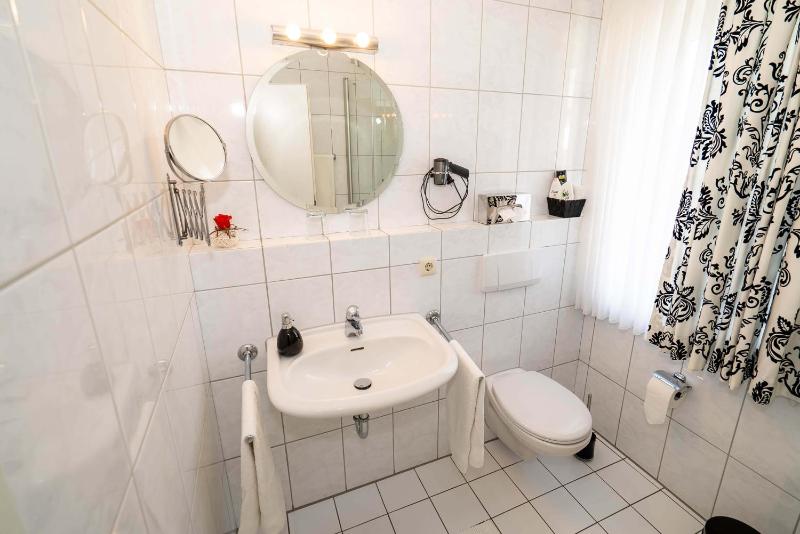 Single Room image 2