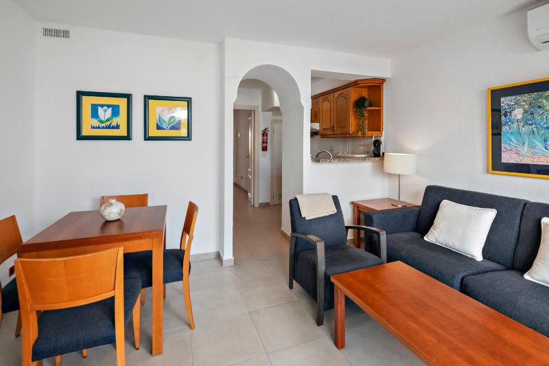 Classic One Bedroom Apartment image 4