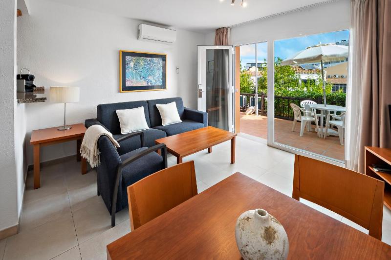 Classic One Bedroom Apartment image 3