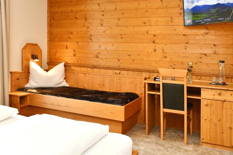Basic Triple Room image 4