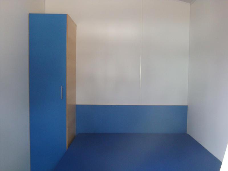 Caravan with shared bathroom image 4