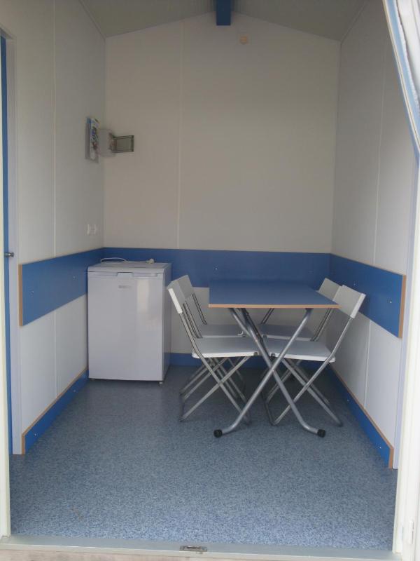 Caravan with shared bathroom image 2