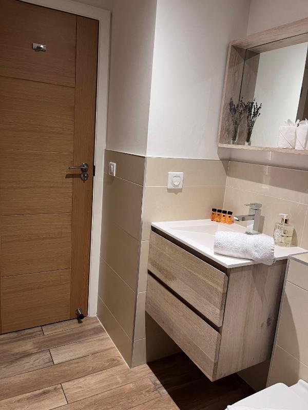 Double or Twin Room with Private Bathroom image 3