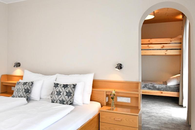 Standard Quadruple Room image 2