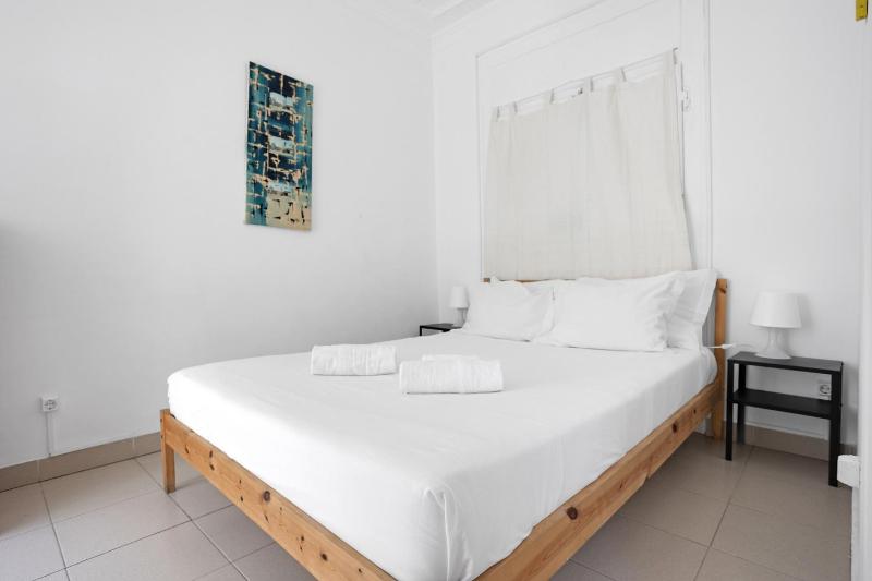 Group-Friendly Apt in the Heart of Bairro Alto - image 3