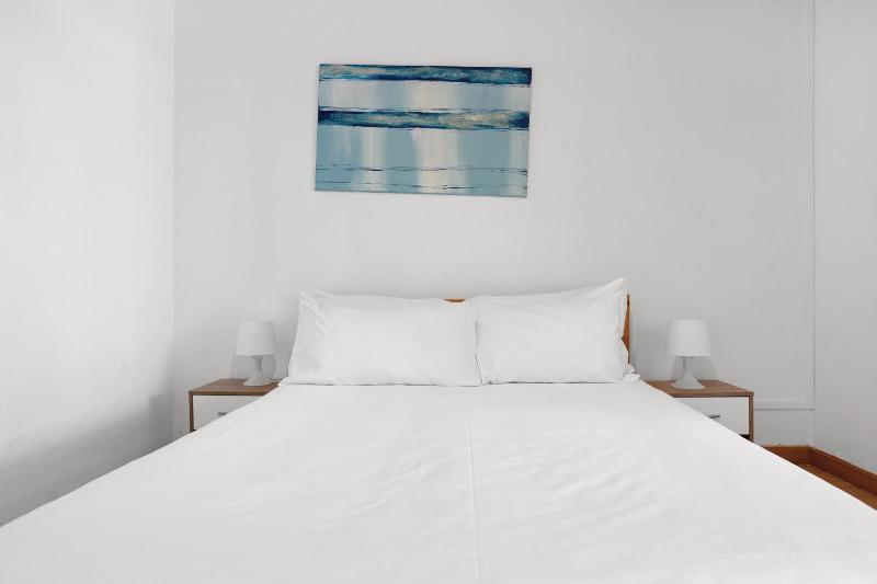 Group-Friendly Apt in the Heart of Bairro Alto - image 5