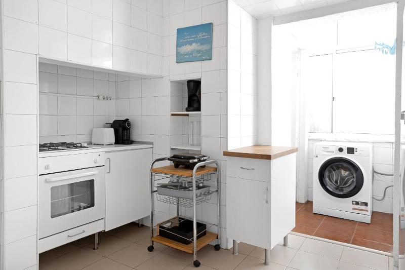 Group-Friendly Apt in the Heart of Bairro Alto - image 11