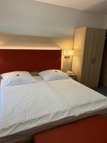 Double or Twin Room image 3
