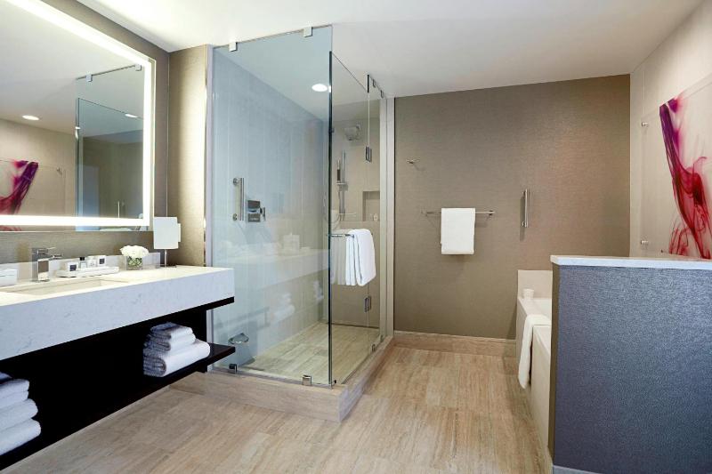 One-Bedroom Suite image 2