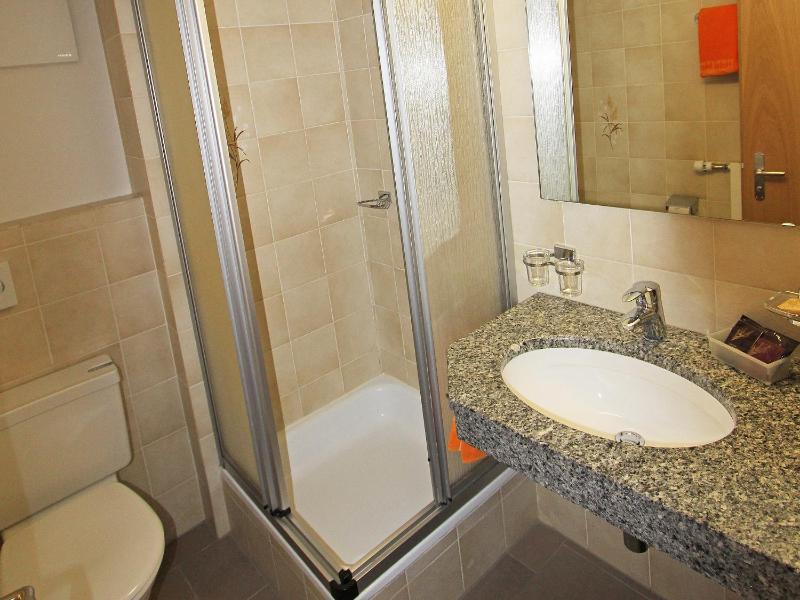 Standard Double Room image 3