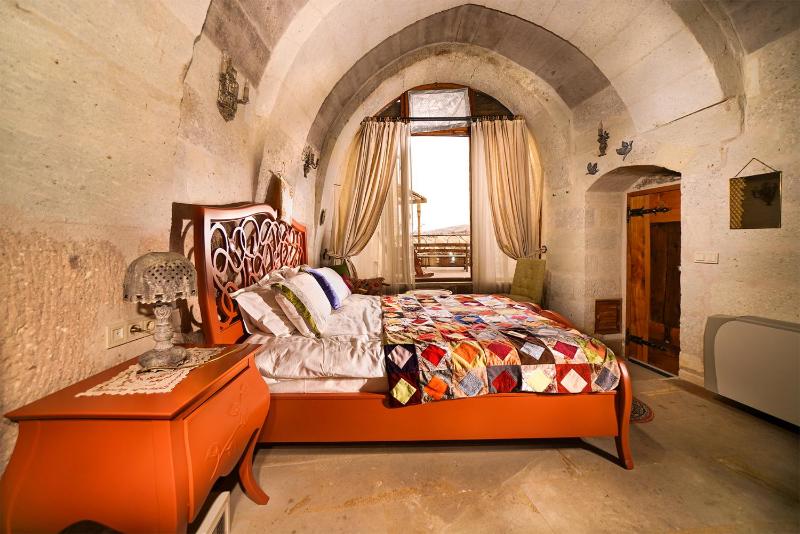King Room with Mountain View image 4