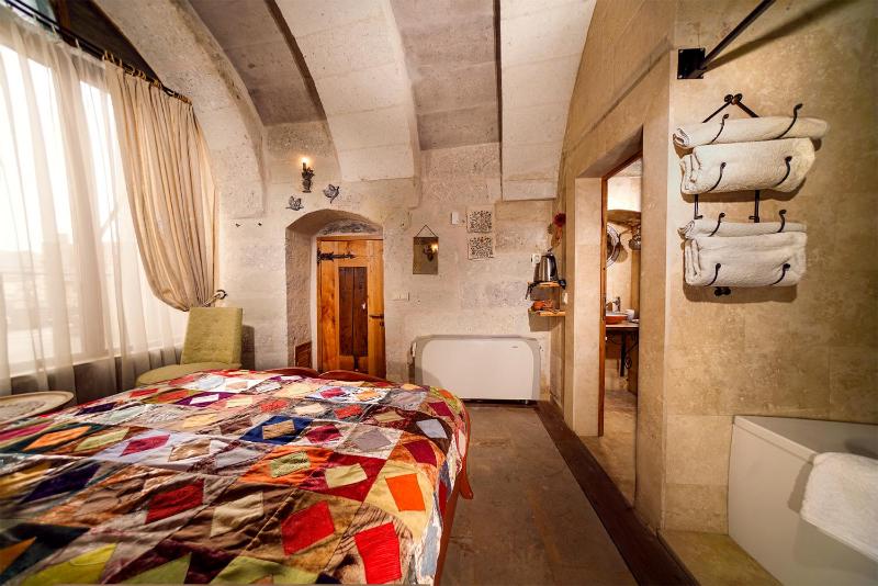 King Room with Mountain View image 3