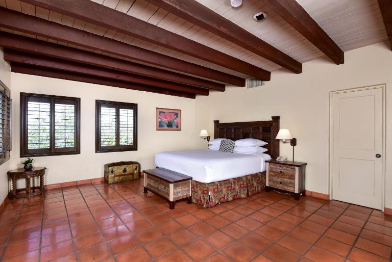 Lodge On The Desert - image 5
