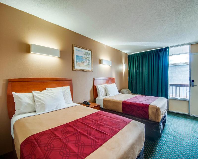 Double Room with Two Double Beds - Smoking image 2