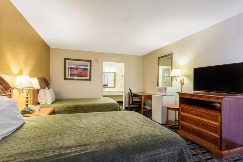 Double Room with Two Double Beds - Non-Smoking image 3