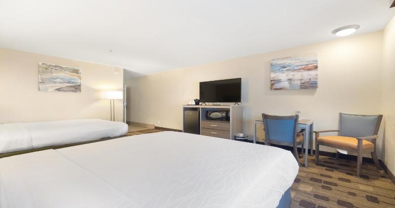 Queen Room with Two Queen Beds - Disability Access image 3