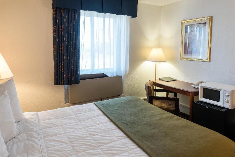 Queen Room - Non-Smoking image 1