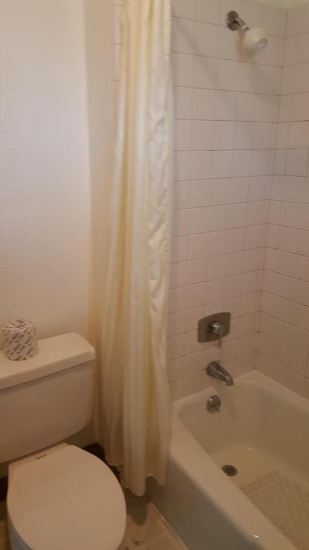Queen Room - Non-Smoking image 3