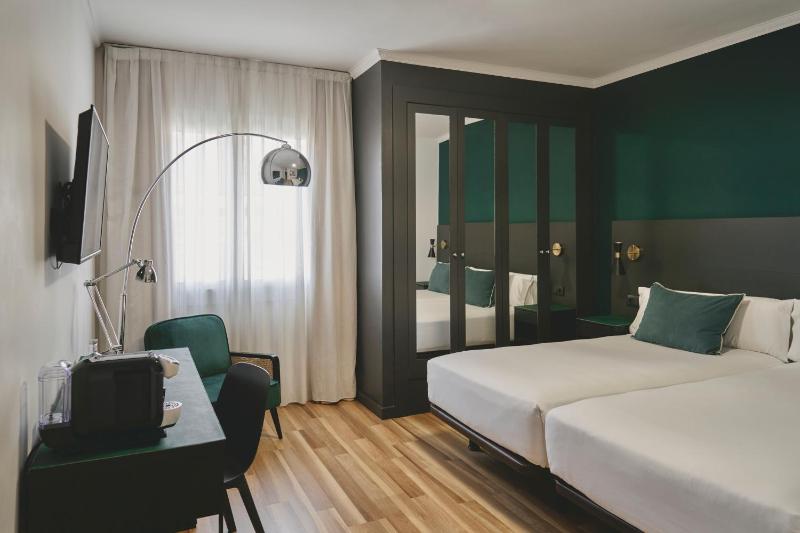 Executive Room image 1