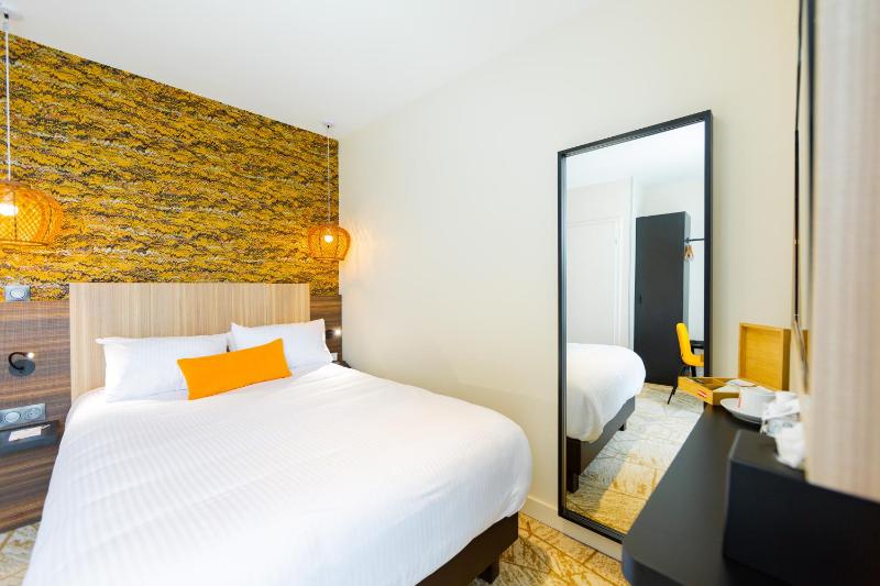 Classic Double Room - Non-Smoking image 4