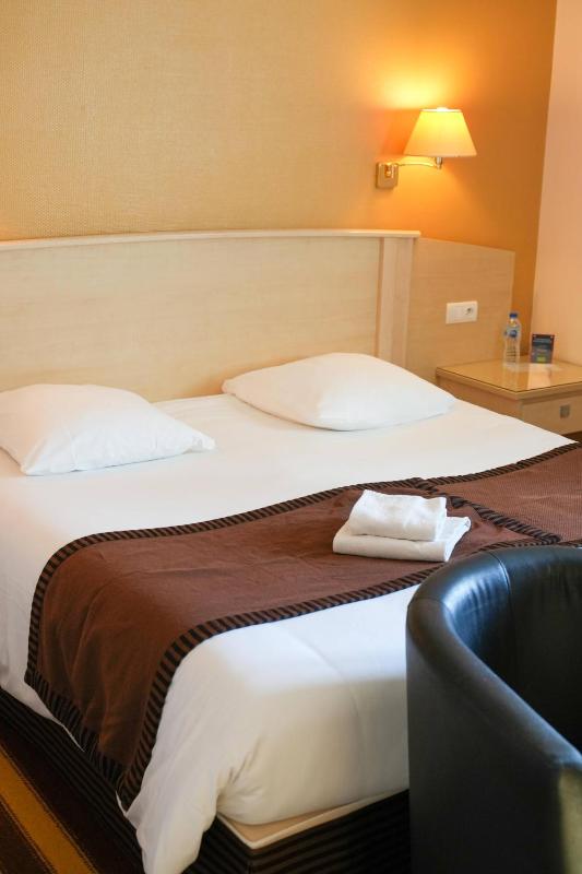 Standard Double Room image 2