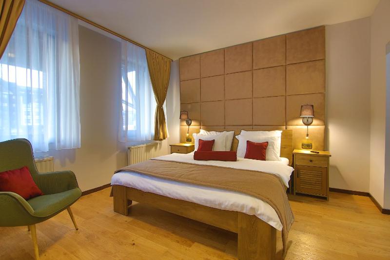 One-Bedroom Suite with Balcony image 1