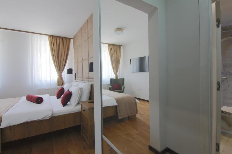 One-Bedroom Suite with Balcony image 4