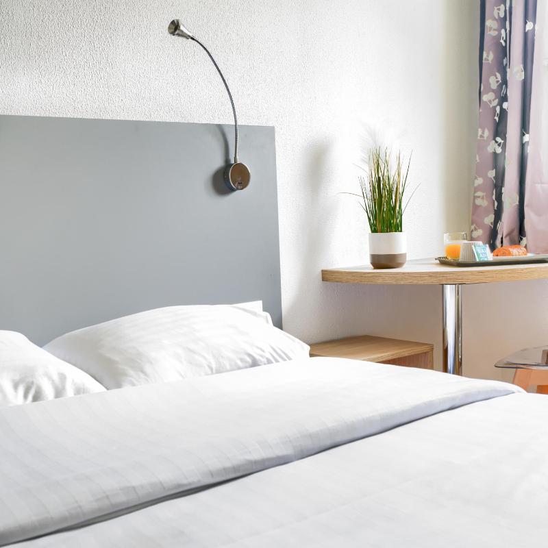 Double Room image 3