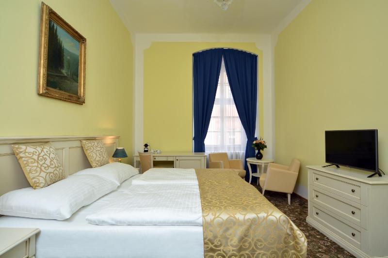 Double or Twin Room image 3