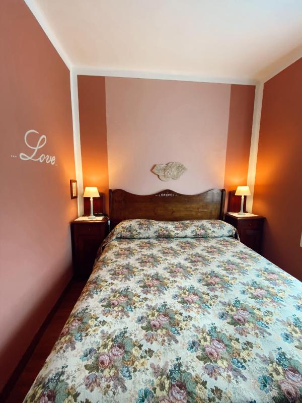 Economy Double Room image 3