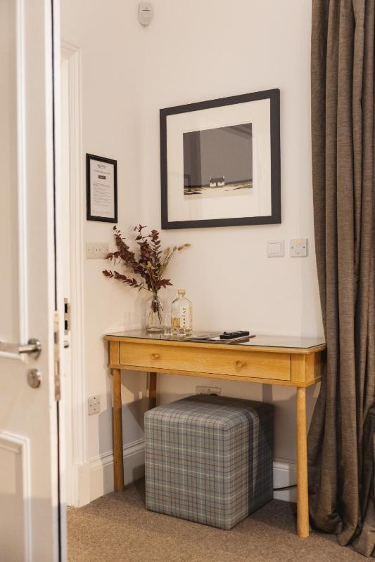 Queen Room - Disability Access image 4