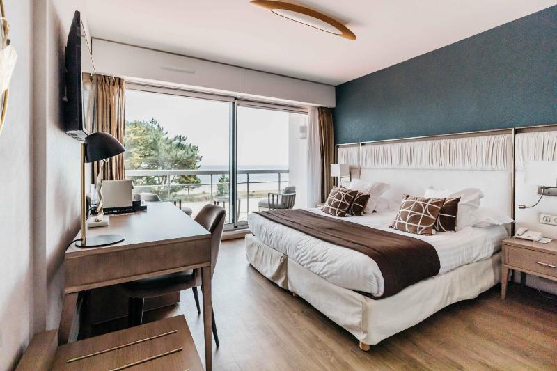 Superior Double Room with Panoramic Sea View image 1