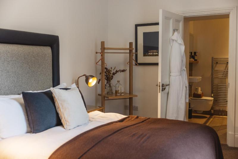 Queen Room image 1