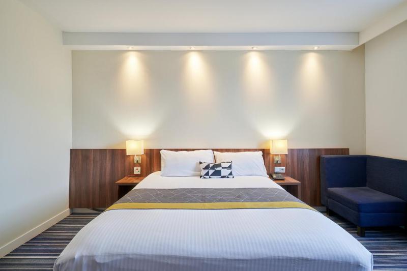 Standard Queen Room - Disability Access image 3