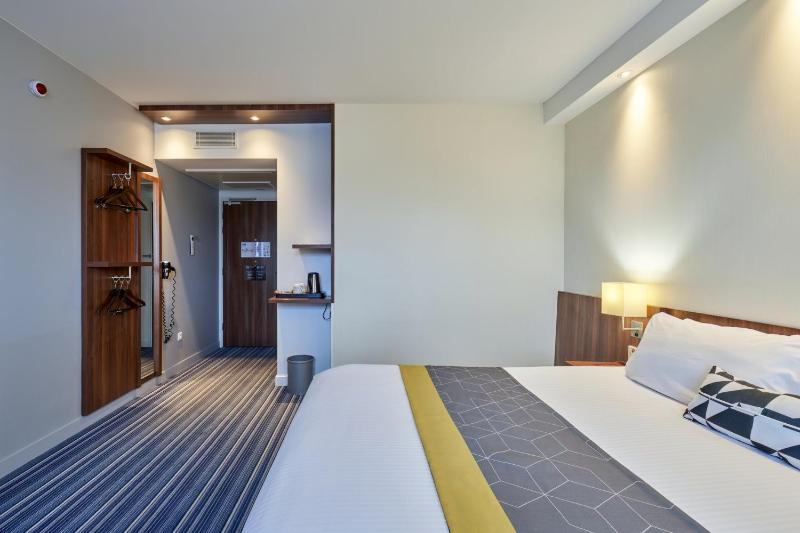 Standard Queen Room - Disability Access image 4