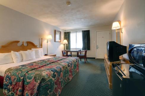 King Room image 3