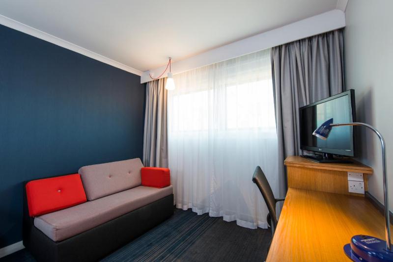 Standard Double Room with Sofa Bed and Free Hot Breakfast image 3