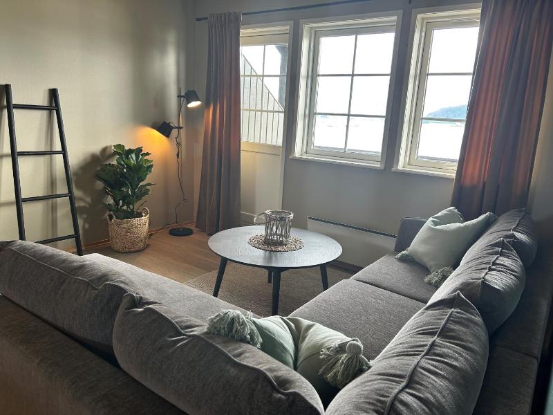 Apartment with Sea View image 3